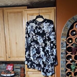 LOGO By Lori Goldstein Black Maroon Gray Floral Long Sleeve Mock Neck Tunic Top